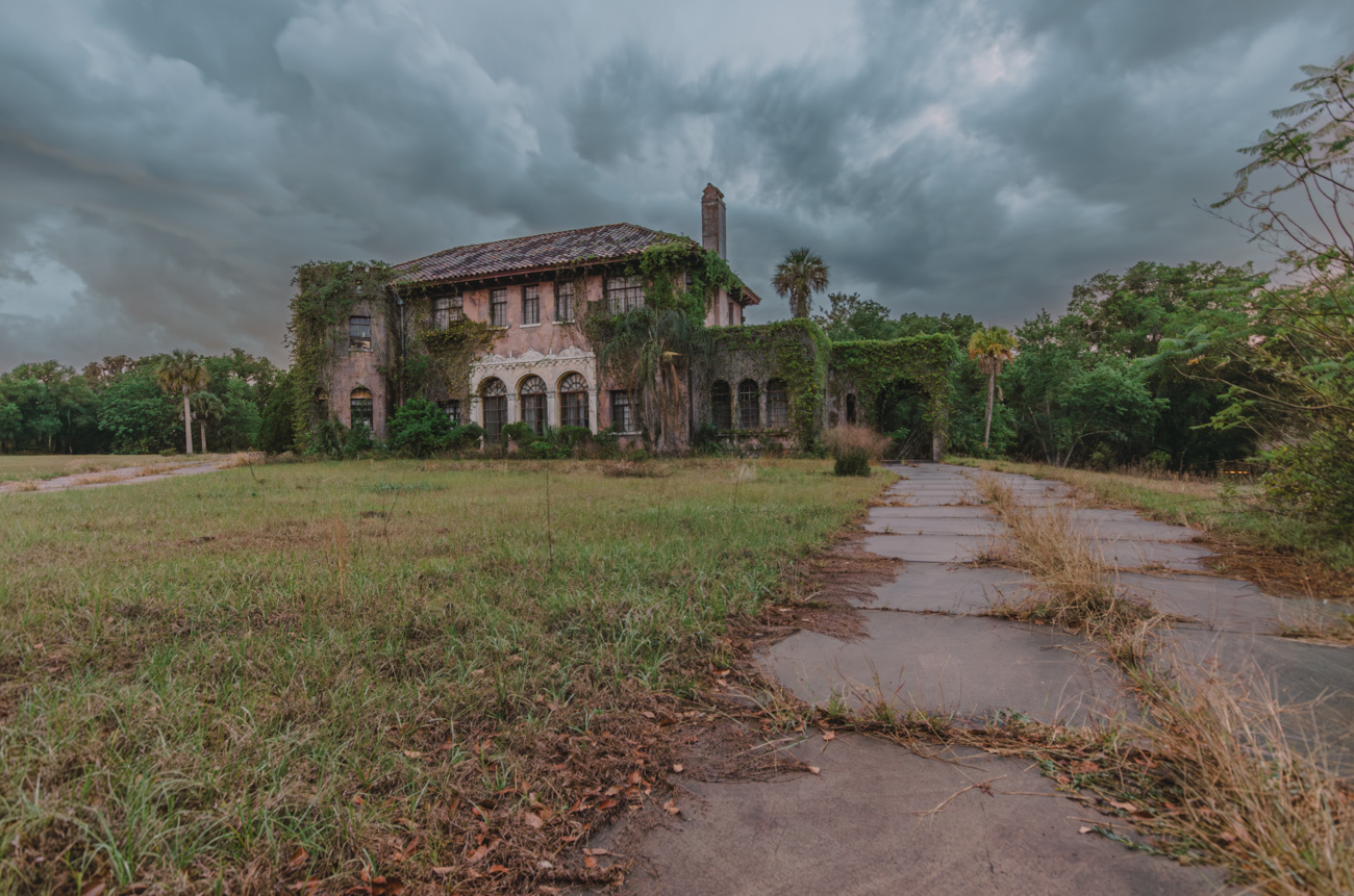 Howey Mansion | Photo © 2012 Bullet, www.abandonedfl.com