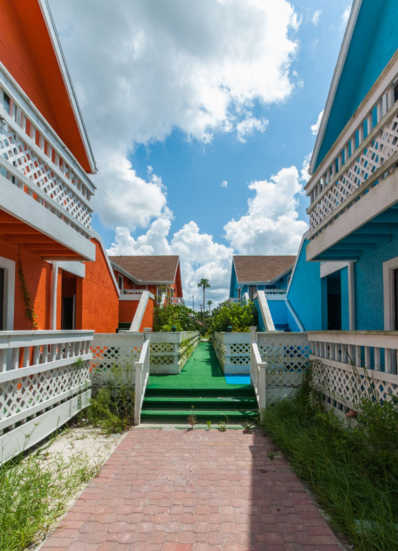 South Beach Orlando Luxury Suites | Photo © 2010 Bullet, www.abandonedfl.com