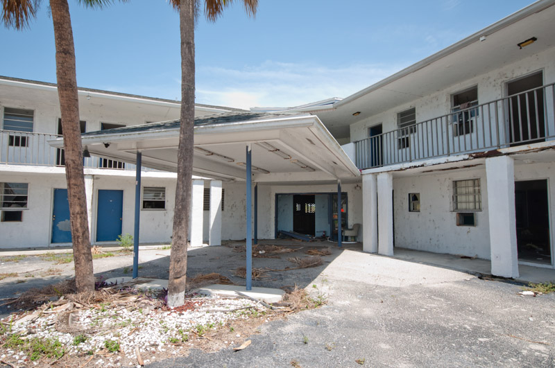 Glades Inn | Photo © 2011 Bullet, www.abandonedfl.com