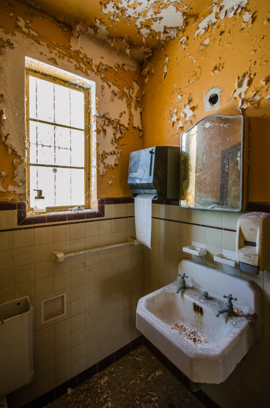 Malaga Restaurant | Photo © 2014 Bullet, www.abandonedfl.com