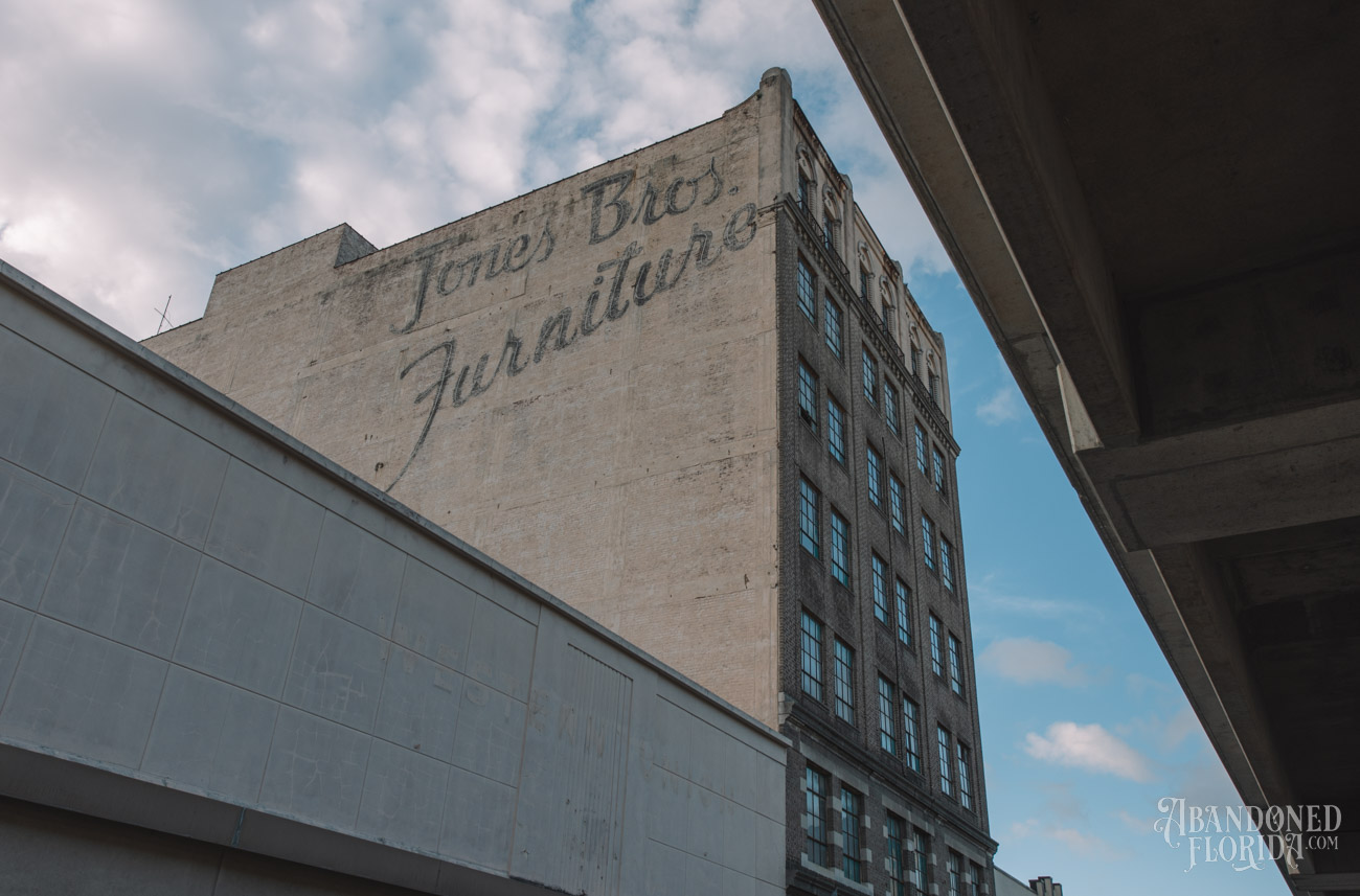 Jones Brothers Furniture Company | Photo © 2016 abandonedfl.com