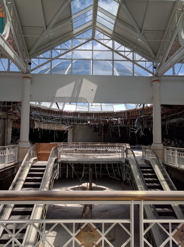 Plantation Fashion Mall | Photo by IG:@hyperspaced