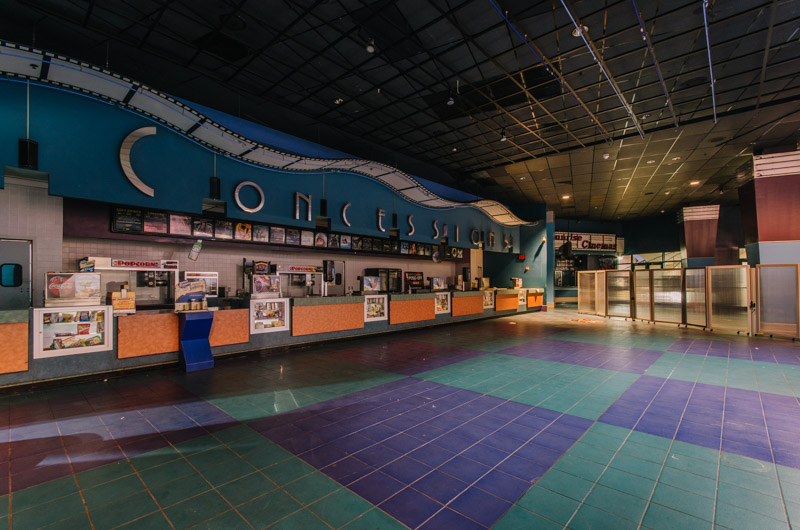 Sunrise Cinemas Las Olas | Photo © Bullet 2014, www.abandonedfl.com