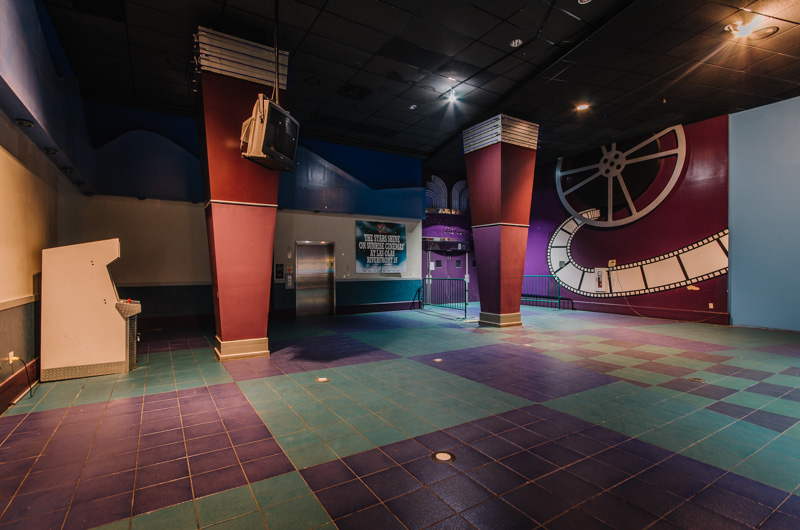 Sunrise Cinemas Las Olas | Photo © Bullet 2014, www.abandonedfl.com