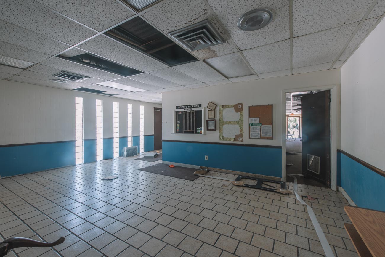 West Third Dental Care Center | Photo © 2020 Bullet, www.abandonedfl.com