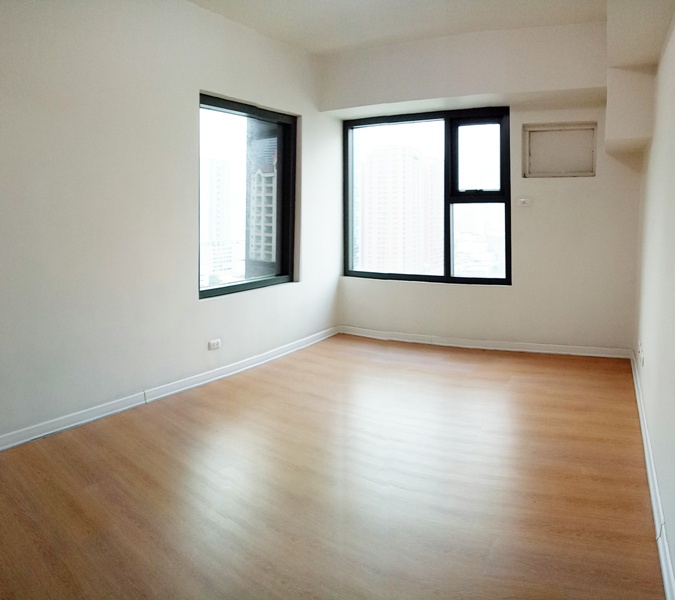 living area / bedroom area