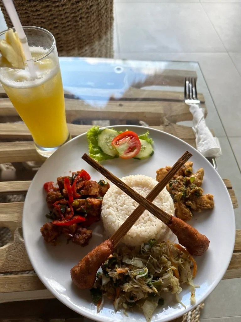 Chicken drumstick with rice and salad