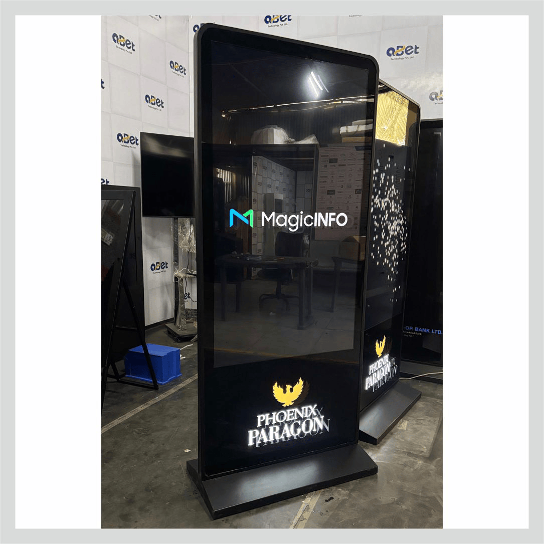 Non-interactive digital signage for Phoenix displaying advertisements, promotions, and branded content
