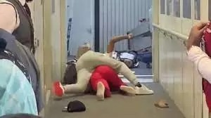 Vidéo : une bagarre ahurissante éclate dans un avion pour un siège | CNEWS