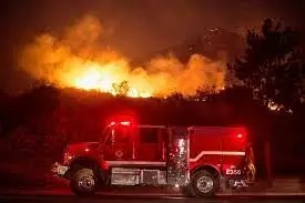 Californie | Violents feux de broussailles, 90 000 personnes évacuées | La Presse