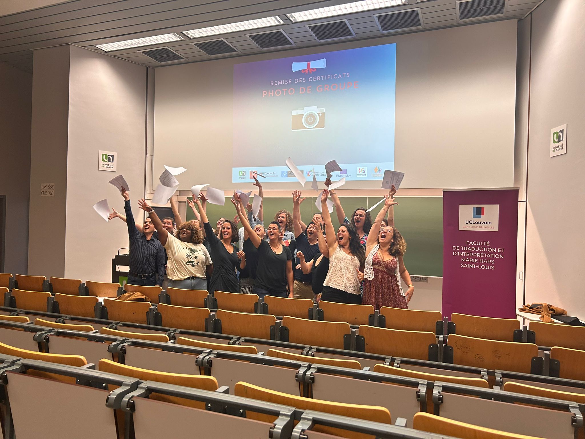 Premiers diplômés du 𝗖𝗲𝗿𝘁𝗶𝗳𝗶𝗰𝗮𝘁 𝗶𝗻𝘁𝗲𝗿𝘂𝗻𝗶𝘃𝗲𝗿𝘀𝗶𝘁𝗮𝗶𝗿𝗲 𝗲𝗻 𝗟𝗮𝗻𝗴𝘂𝗲 𝗱𝗲𝘀 𝗦𝗶𝗴𝗻𝗲𝘀 𝗱𝗲 𝗕𝗲𝗹𝗴𝗶𝗾𝘂𝗲 𝗙𝗿𝗮𝗻𝗰𝗼𝗽𝗵𝗼𝗻𝗲 (𝗟𝗦𝗙𝗕) 𝗲𝘁 𝗳𝗿𝗮𝗻𝗰̧𝗮𝗶𝘀