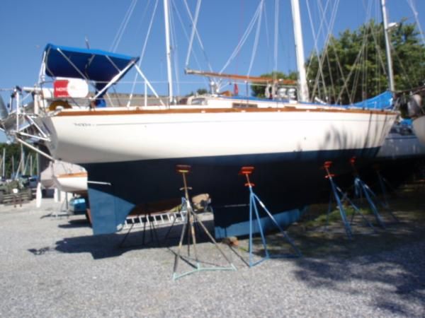 A side shot from the listing on yachtworld