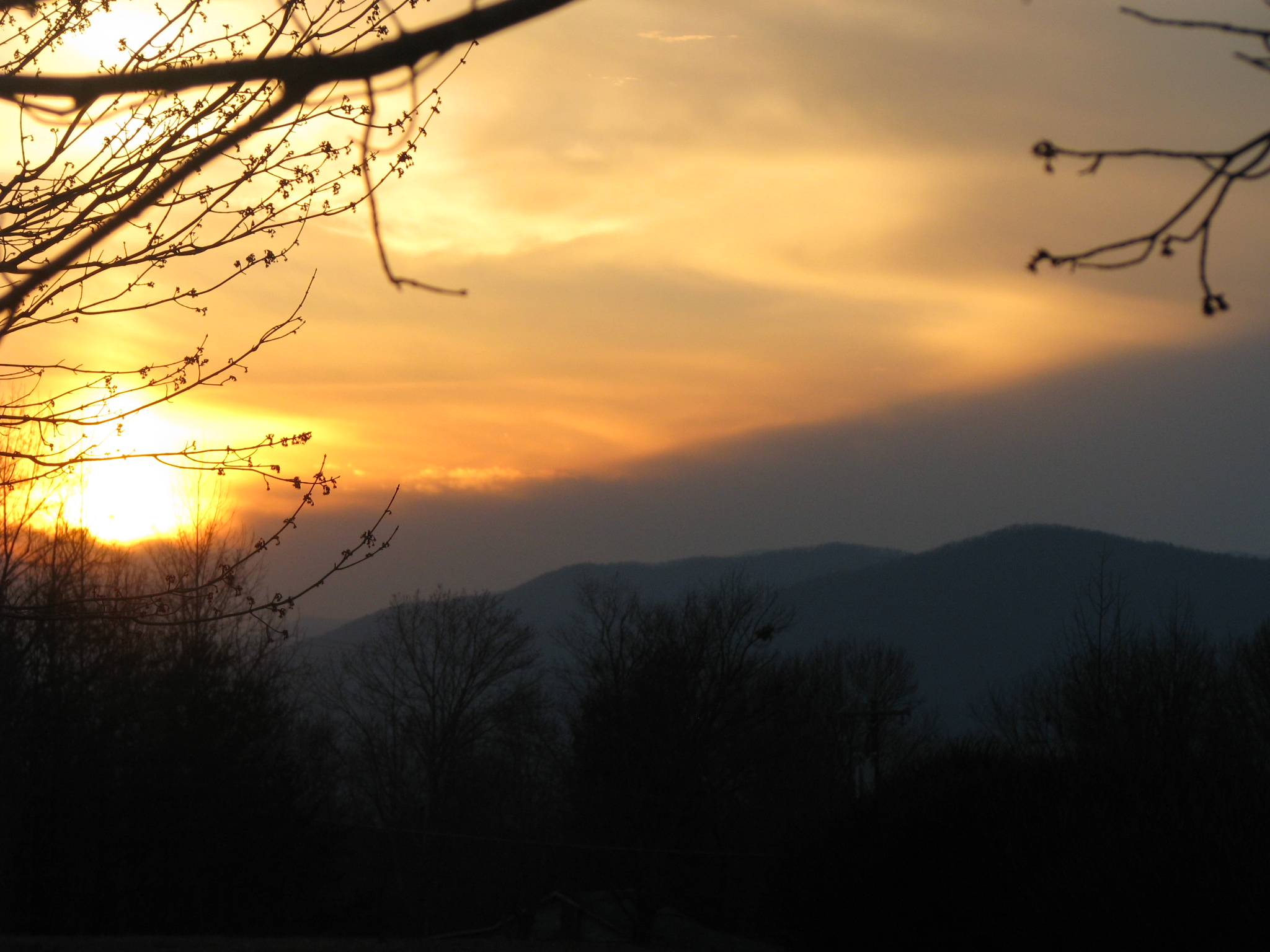 It looked like the sun was on fire when it slid behind the mountains