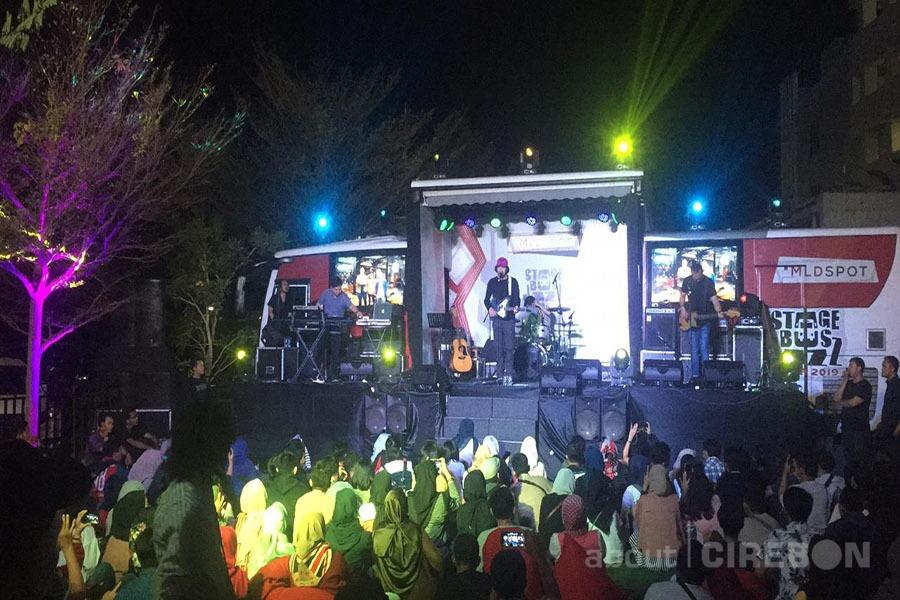 Rezervasyondan sonra telefon numarası ve adresi de dahil olmak üzere tesise ait tüm. MLD Spot Stage Bus Jazz 2019 Kembali Sapa Pencinta Jazz di Cirebon