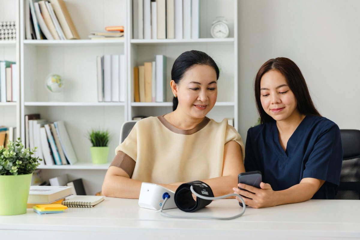 การตรวจวัดความดันโลหิตเป็นประจำช่วยลดความเสี่ยงจากโรคหลอดเลือดสมอง