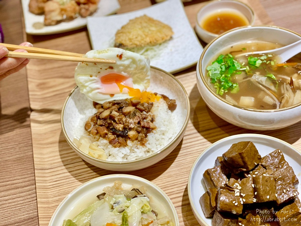 台中肉羹推薦|私肉羹 學生激推的小吃 藏匿在中友百貨後方的巷子裡