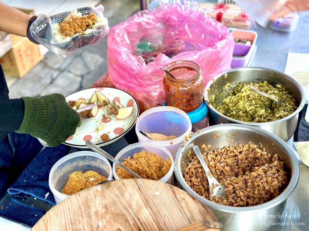 進化路上的無名飯糰，1顆35元，原自強一街旁飯糰
