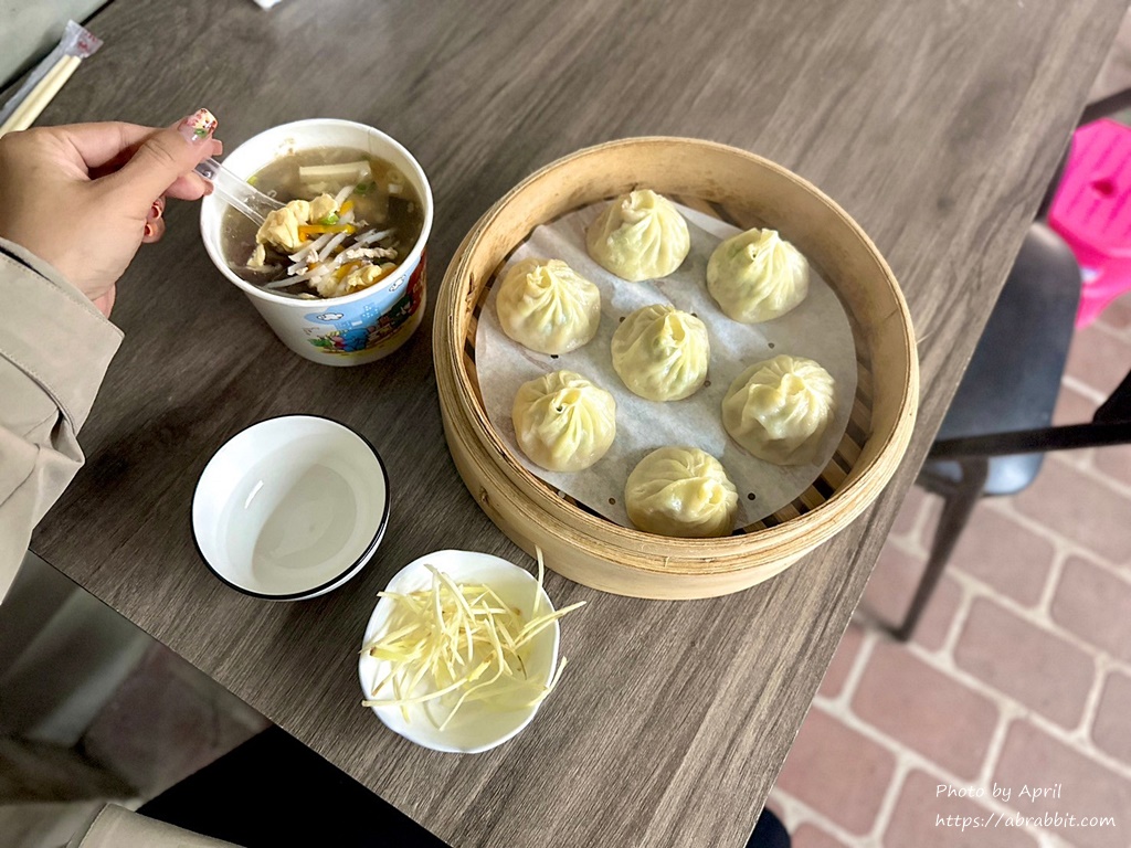 北屯市场美食-二壹巷汤包，在地人都不知道的市场内小笼汤包店