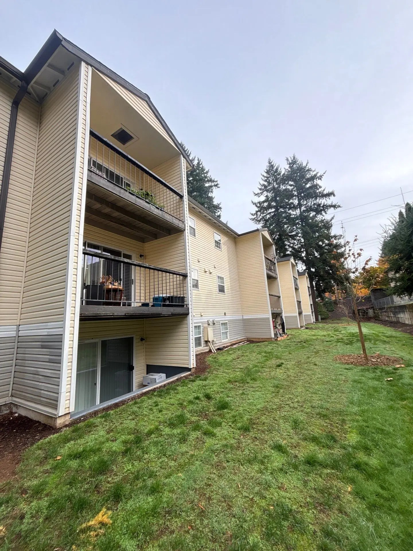 Exterior photos of the Coho Apartments in Vancouver WA. Services performed here include HERS testing for an existing conditions multifamily complex under ENERGY STAR standards.