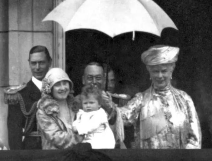 Queen Elizabeth Birthday . X 6rwizdh2xkgm