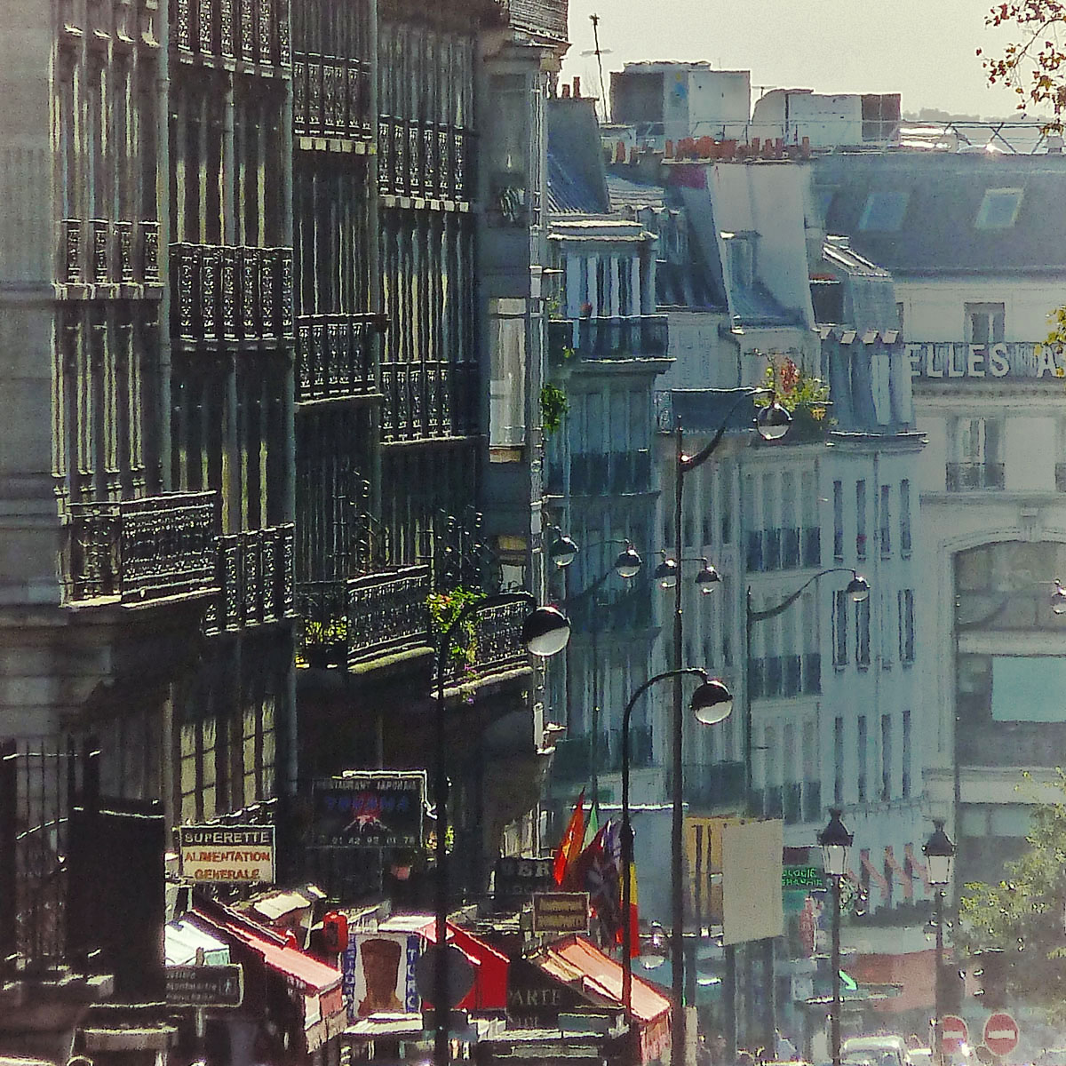 En descendant vers la place Clichy
