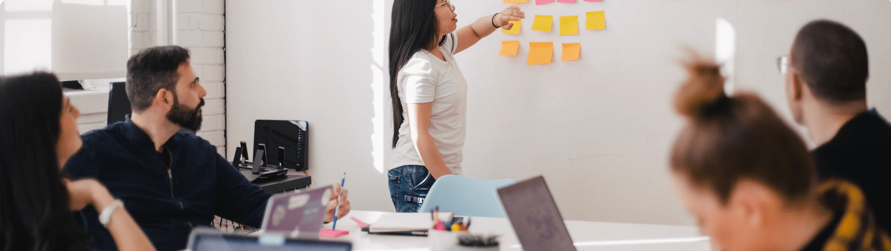 学生と企業が共創するワークショップのイメージ