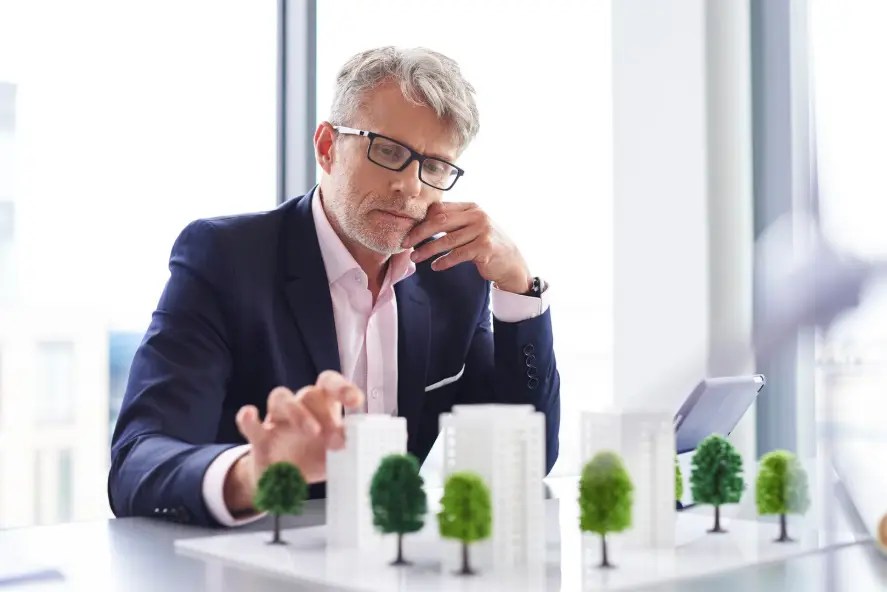 businessman-thinking-about-new-solution