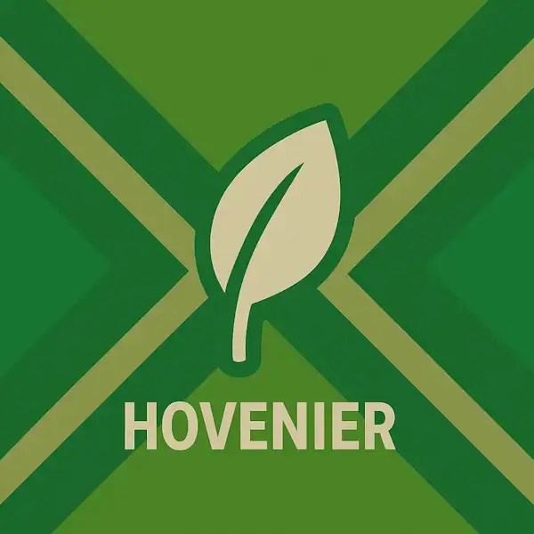 Wit pictogram van een blad als symbool voor tuinieren, met daaronder de tekst “HOVENIER” in hoofdletters, geplaatst op de vlag van de Achterhoek met donkergroene diagonale kruisen en roomwitte lijnen op een lichtgroene achtergrond.