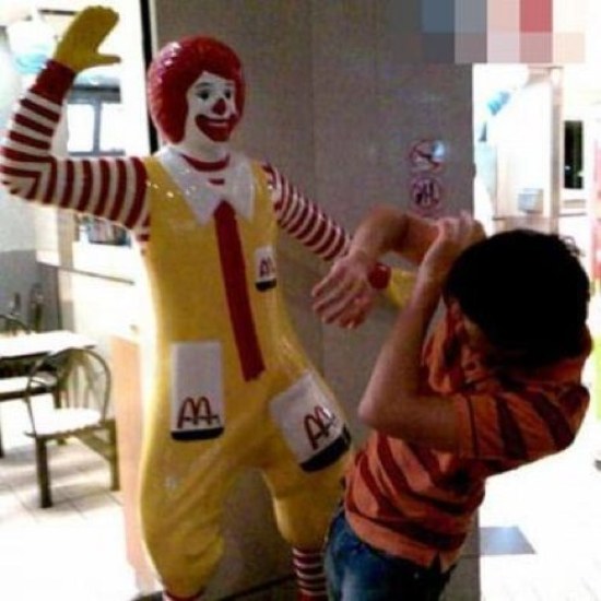 Funny Poses with Statues - Girly Design Blog