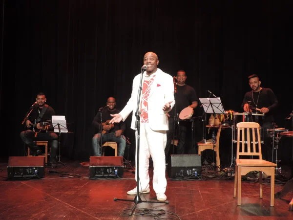 Ator Nando Cunha apresenta e ‘standup samba’ em Nova Friburgo