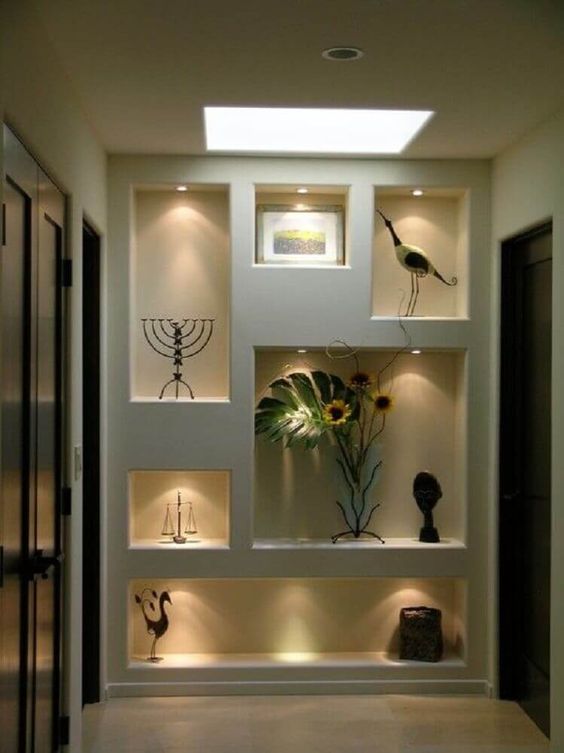 Dicas para utilizar estantes de gesso na decoração
