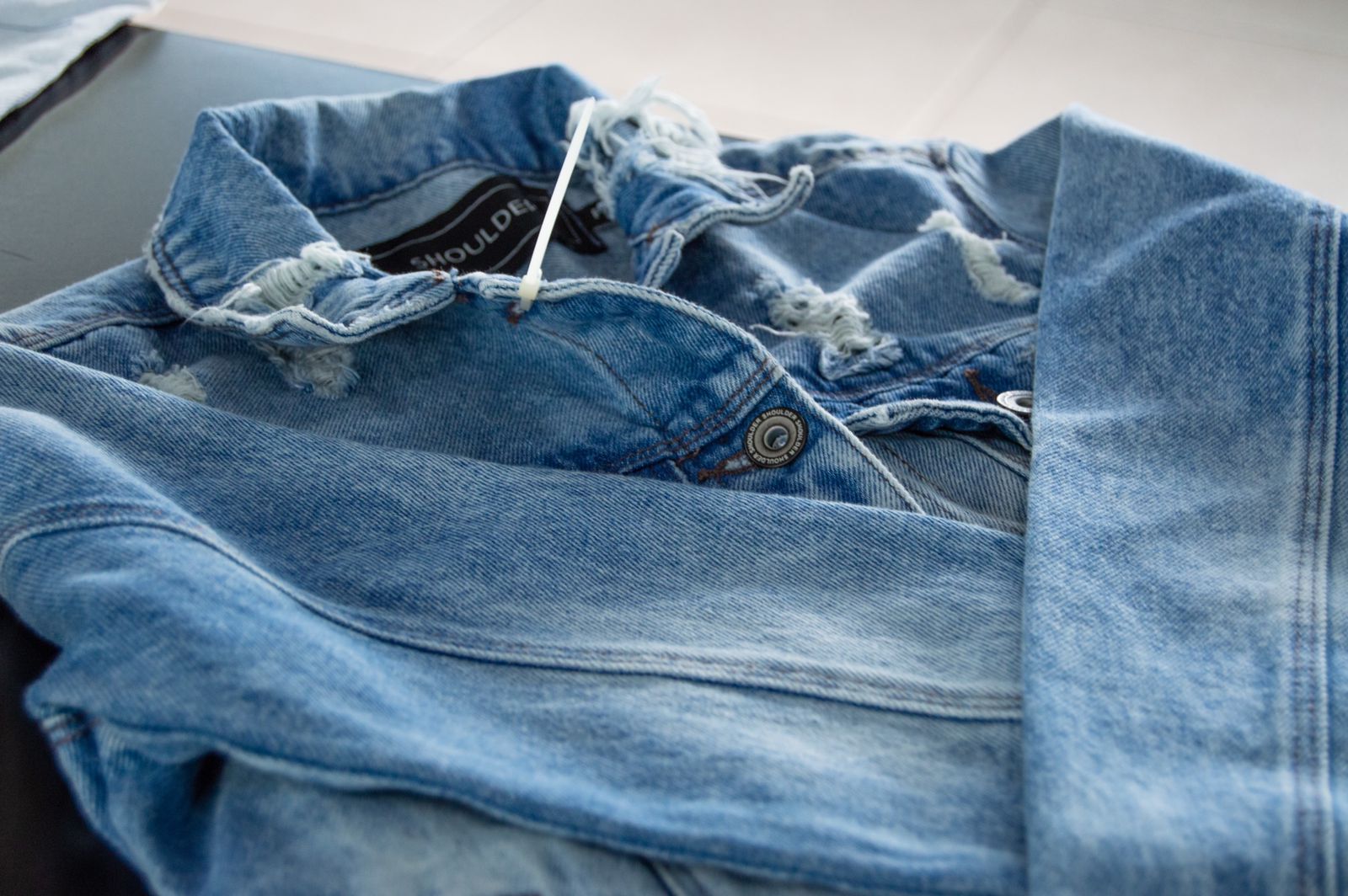 TEM INÍCIO OUTLET BENEFICENTE DA APPO COM ATÉ 70% DE DESCONTO EM PEÇAS JEANS