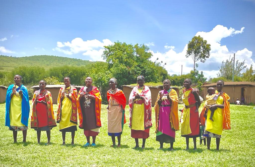 Em viagem à África, fotógrafa de Petrópolis prepara exposição sobre o rito de passagem em mulheres, envolvendo a mutilação genital