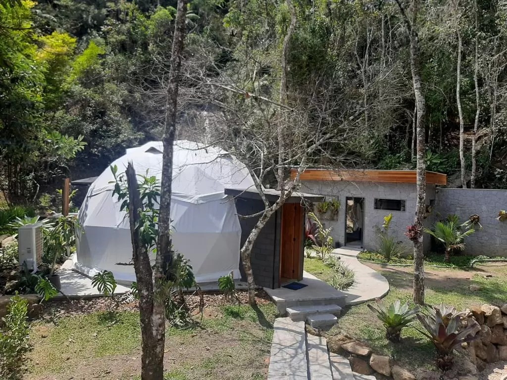 Enel encontra furto de energia em sítio de Petrópolis usado como espaço de aluguel por temporada