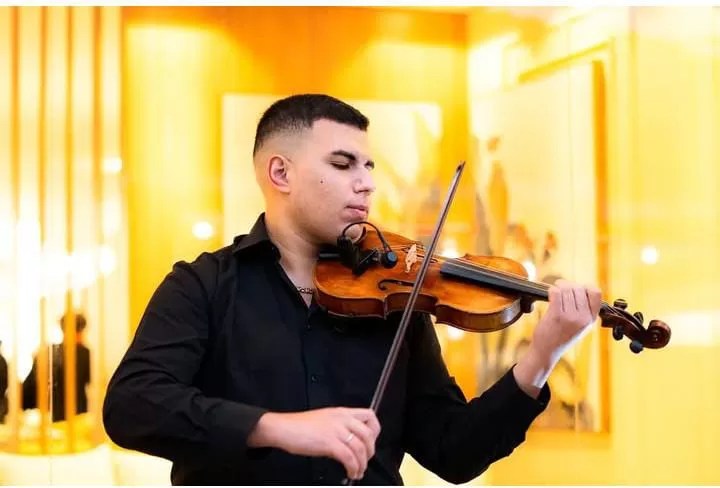 Gabriel Reis Custódio apresenta concerto de violino no 2º evento da série Concertos Quinzenais da Escola de Música Santa Cecília