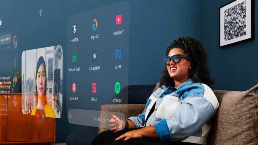 En la reciente conferencia anual de Meta Connect, Mark Zuckerberg, CEO de Meta, presentó al mundo las gafas inteligentes Orion, un prototipo de realidad aumentada (AR) que promete cambiar la manera en la que interactuamos con la tecnología.