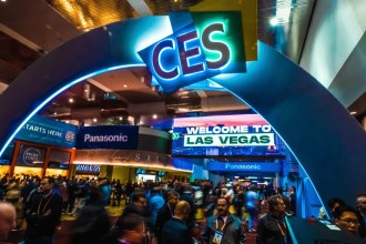El Consumer Electronics Show (CES), celebrado anualmente en Las Vegas, continúa siendo el epicentro mundial donde se presentan las innovaciones tecnológicas que marcan tendencia. En su edición 2025, la marca TCL destacó con propuestas revolucionarias en pantallas de última generación, inteligencia artificial y nuevos electrodomésticos inteligentes, reforzando su posicionamiento en múltiples segmentos del mercado tecnológico.