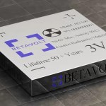 El avance tecnológico más reciente en el mundo de la energía portátil proviene de Beijing Betavolt New Energy Technology, una empresa china que ha presentado oficialmente la BV100 , una batería atómica revolucionaria que promete ofrecer hasta 50 años de energía continua sin necesidad de recarga ni mantenimiento. Esta fuente de energía compacta y limpia está diseñada para transformar radicalmente el funcionamiento de dispositivos electrónicos, desde microrobots hasta sistemas aeroespaciales.