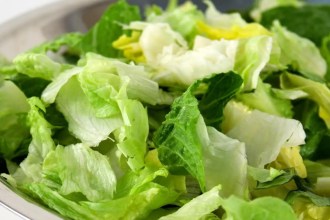 ¡Cuidado con tu ensalada! 10 microorganismos mortales que podrían esconderse en tu lechuga si no la lavas bien