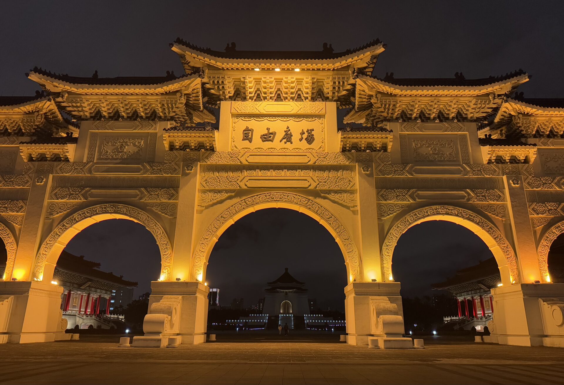 中正紀念堂　正門　夜景