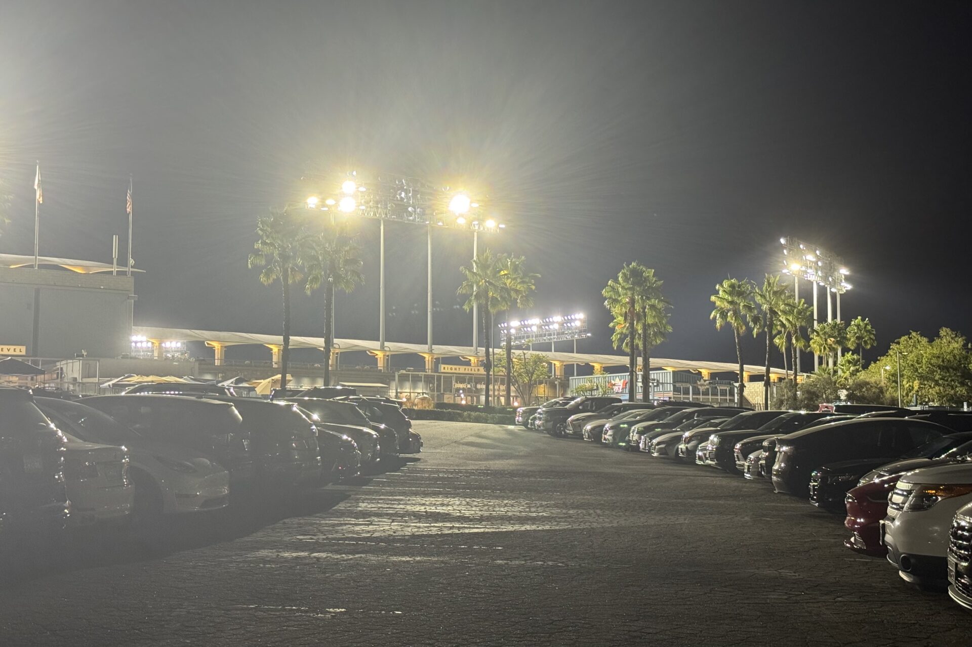 ドジャースタジアム　駐車場