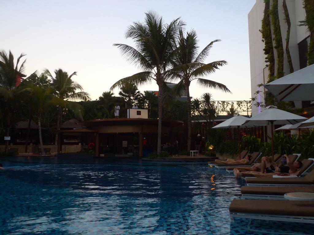 saxophon and DJ on the rooftop performance before sunset