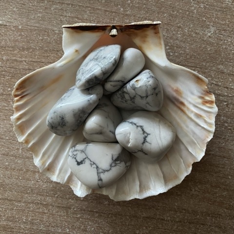 HOWLITE