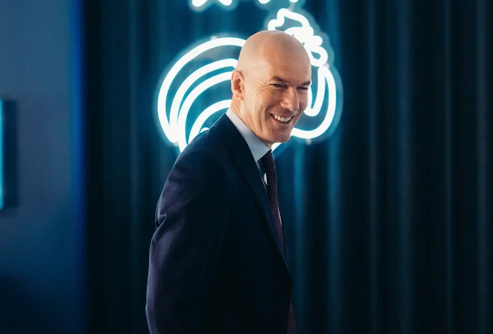 Zinédine Zidane dévoile son staff chez les Bleus : David Bettoni et Fabien Barthez, les figures fortes de la nouvelle équipe de France, mais où sont les femmes?