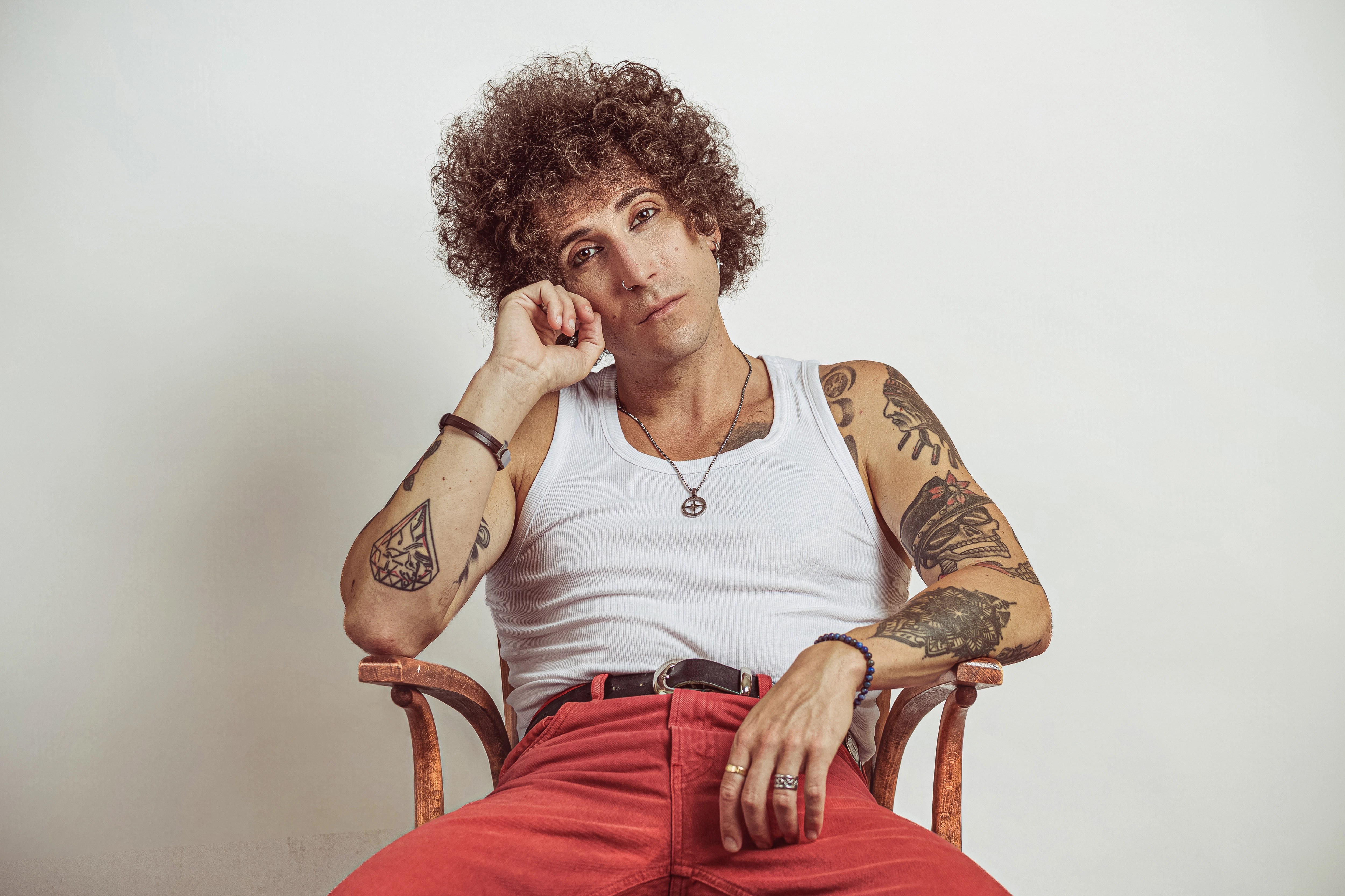 Alejo presenta su tercer disco 'Mundo en ruinas'