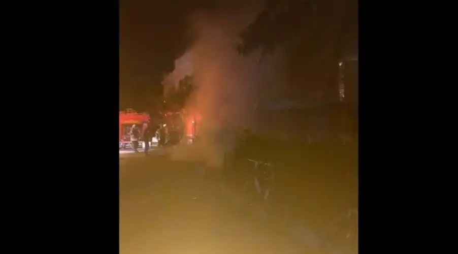 Büyükada Karakol Mevkiinde Hareketli Dakikalar: Elektrikli Araç Alevlere Teslim Oldu