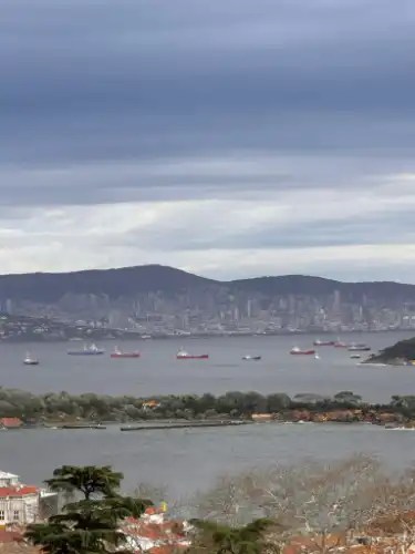 Marmara’da Lodos Kabusu: Su Alan Tanker Yürekleri Ağza Getirdi, Adalar ile Bağlantı Koptu!