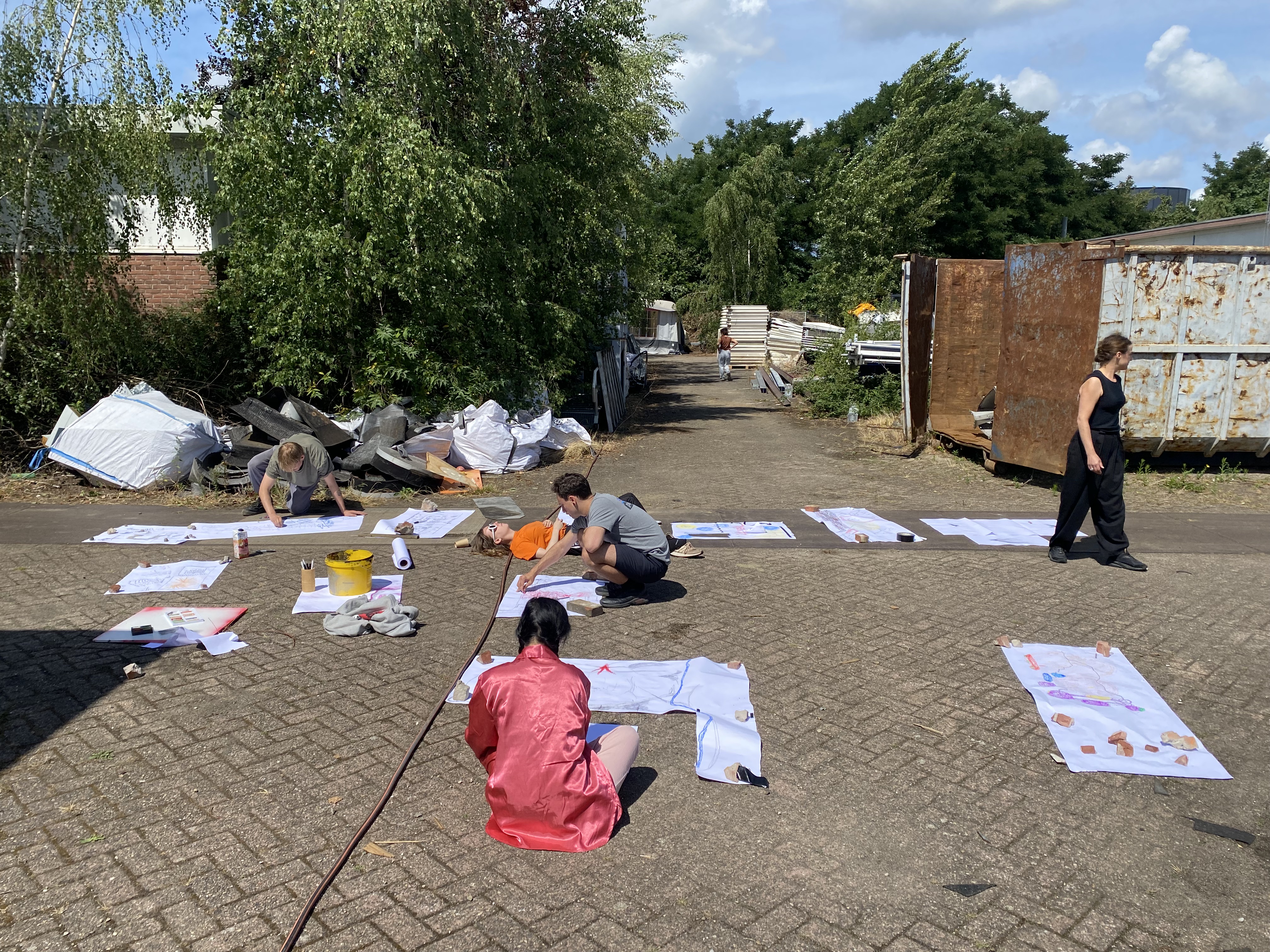 Artists Adam Moore and Lotte Van Gelder facilitating drawing with site at Destination Unknown 2023 © Adam Moore.