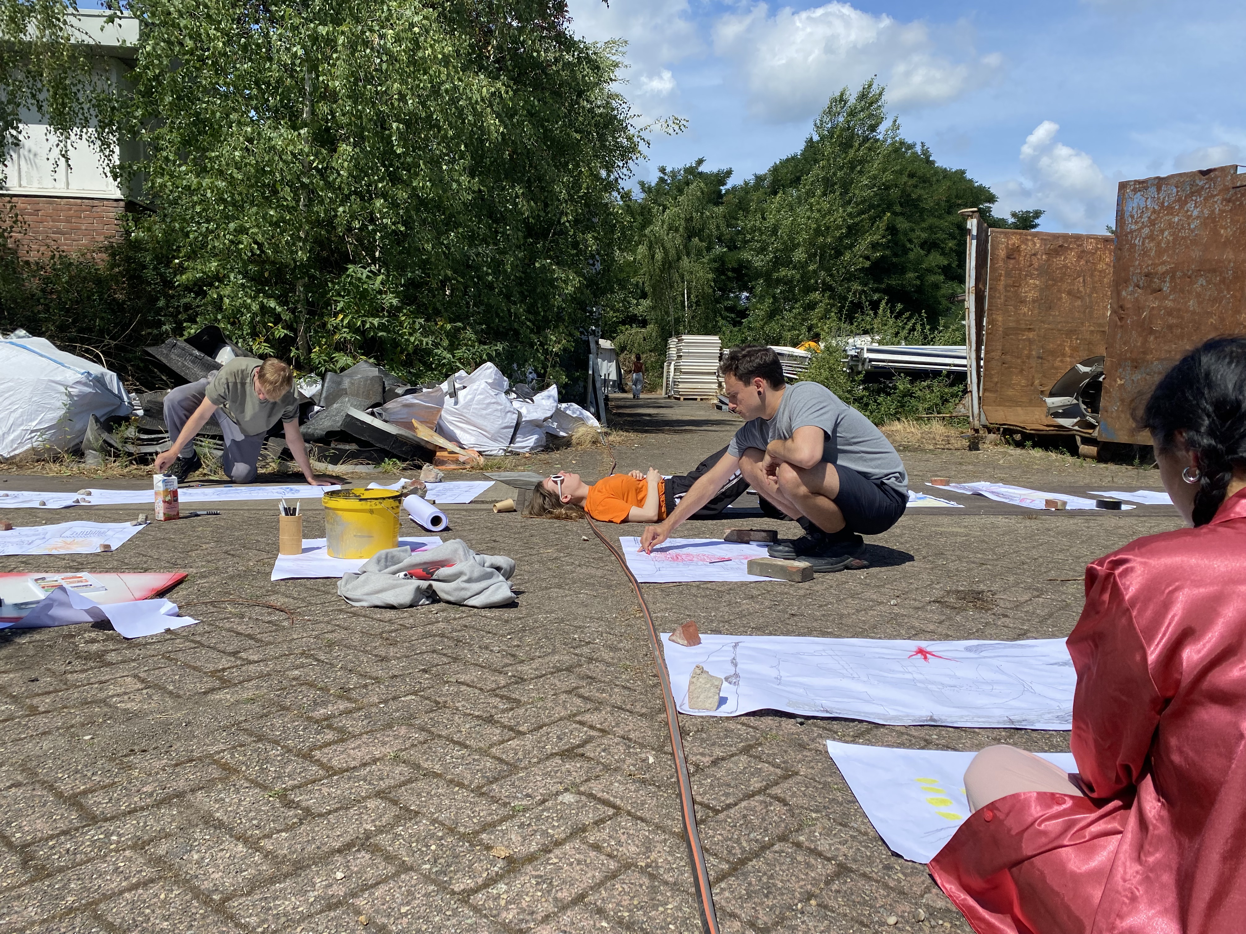 Artists Adam Moore and Lotte Van Gelder facilitating drawing with site at Destination Unknown 2023 © Adam Moore.Artists Adam Moore and Lotte Van Gelder facilitating drawing with site at Destination Unknown 2023 © Adam Moore.