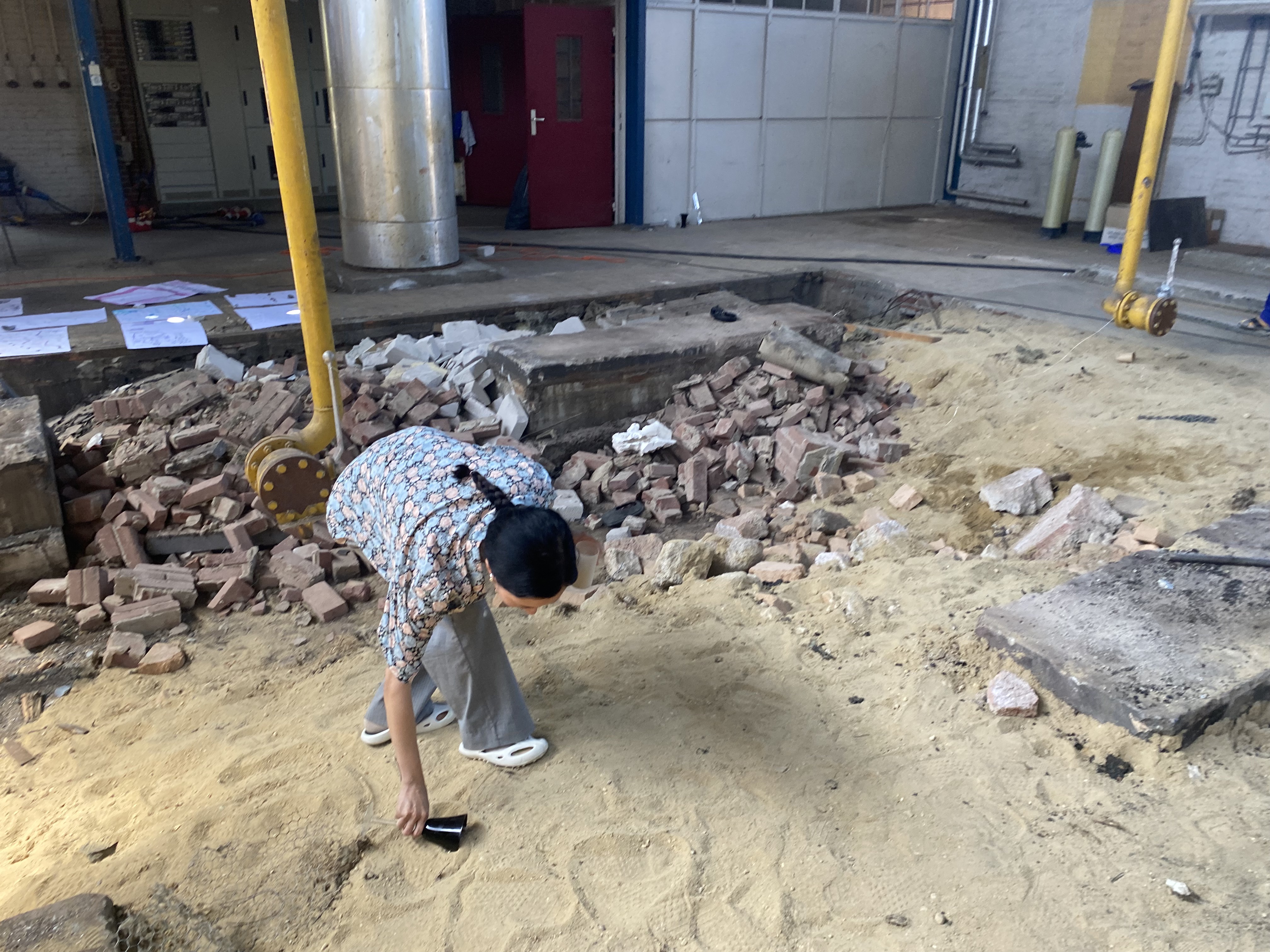 Artists Adam Moore and Lotte Van Gelder facilitating curating and performing with site and Destination Unknown 2023 artists Lola Schot and Yeonwoo Chang © Adam Moore.
